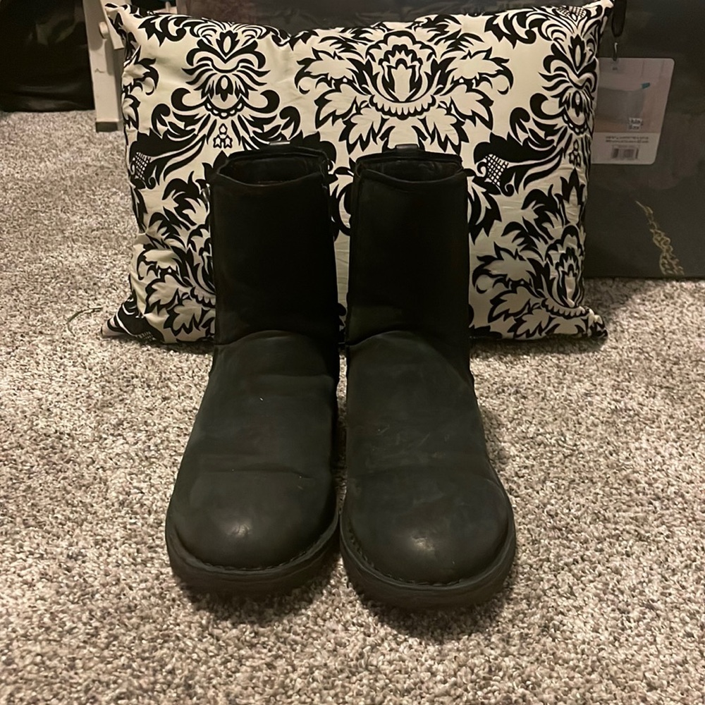 Black Short Uggs